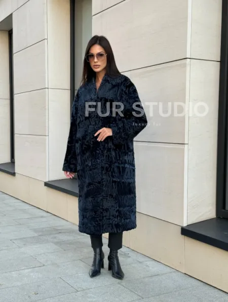 Пальто из меха каракуля с V-образным воротником, цвет Indigo Blue - фото 9