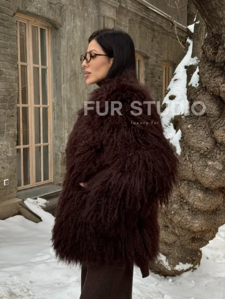 Шуба коричневая из меха ламы - фото 5