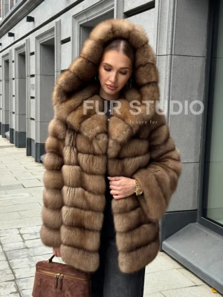 Шуба из натурального меха куницы с капюшоном - фото 12