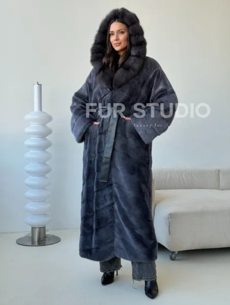 Длинная норковая шуба с куницей капюшон - фото 7