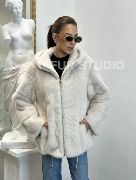 Норковая куртка с капюшоном - цвет ваниль - фото 2