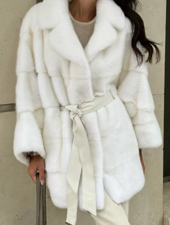 Норковая шубу Saga furs в белом цвете фасон - летучая мышь - фото 2