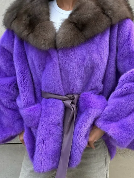 Шуба из норки Violet с капюшоном из меха куницы - фото 2