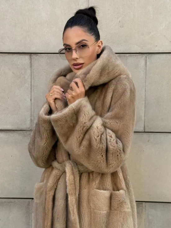 Шуба из скандинавской норки с капюшоном, цельный мех - фото 2