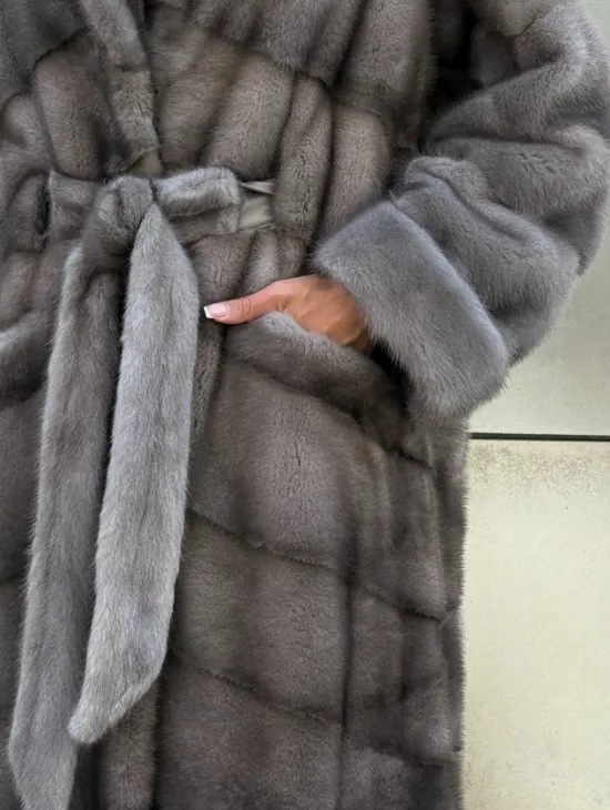 Шуба из аукционной скандинавской норки с английским воротником - цвет Silver (серый) - фото 1