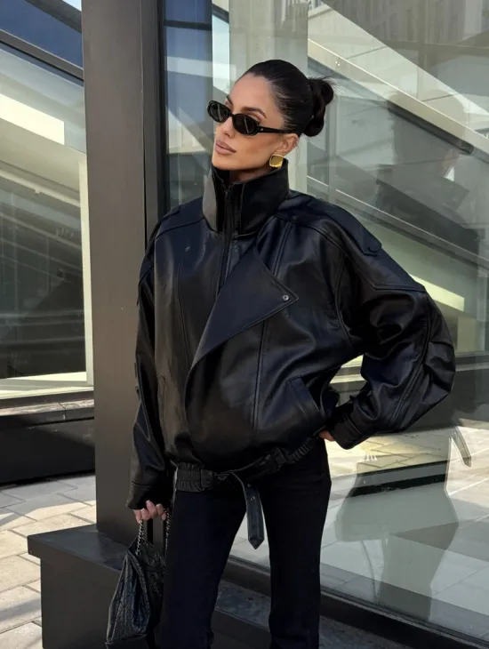 Женская кожаная куртка с двойным воротником, пышными рукавами реглан - фото 12
