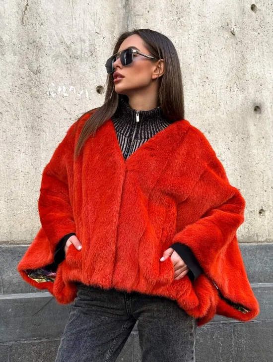 Красное меховое манто из норки, модель «Летучая мышь» с V - образной горловиной, без воротника - фото 0