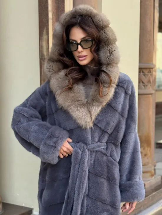 Удлиненная женская норковая шуба паркет с капюшоном из меха куница - фото 2