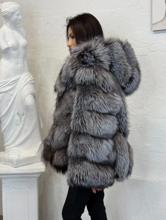 Полушубок с капюшоном из натурального меха лисы чернобурки с поясом - фото 6