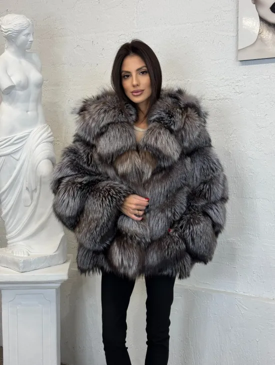 Полушубок с капюшоном из натурального меха лисы чернобурки с поясом - фото 10