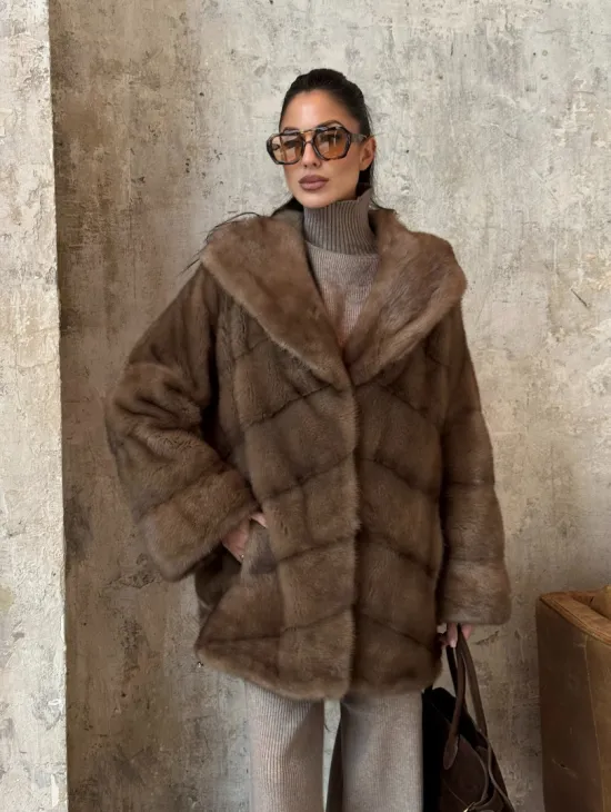 Укороченная норковая шуба с капюшоном из норки - фото 8