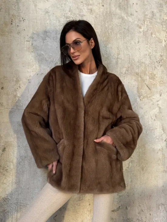 Бежевая норковая шуба - автоледи из меха скандинавской норки с воротником V-образным - фото 7