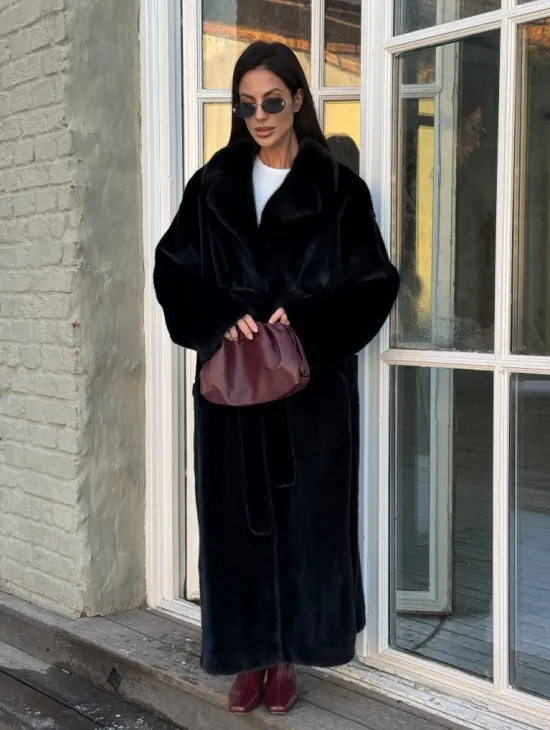 Элегантная модель женской норковой шубы с английским воротником из элитного меха норки - фото 8