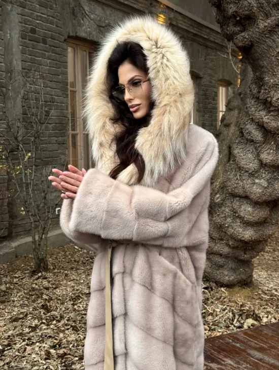 Шуба теплая из меха норки с капюшоном из натуральной рыси - фото 3