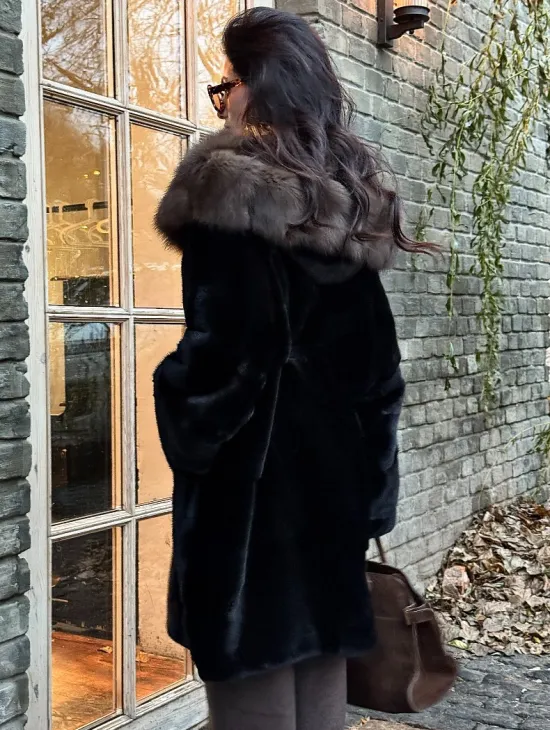 Норковая шуба Blackglama с капюшоном из меха куницы - фото 1