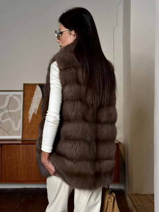 Жилет из меха куницы в цвете Truffle стойка воротник - фото 4