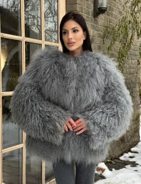 Шуба из меха ламы серого цвета - фото 10