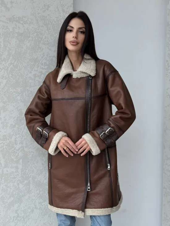 Удлиненная дубленка авиатор в коричневом цвете - винтажный стиль - фото 5