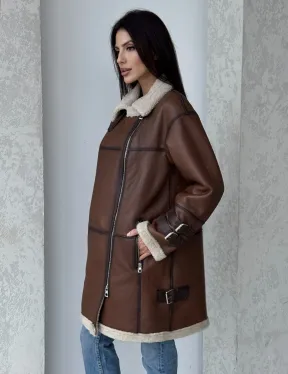 Удлиненная дубленка авиатор в коричневом цвете - винтажный стиль - фото 2