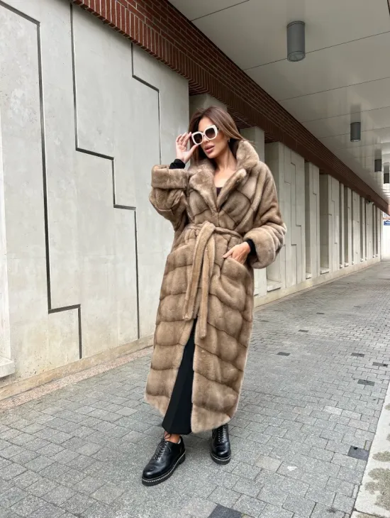 Luxyry - Удлиненная плюшевая норковая шуба в цвете пастель - фото 2