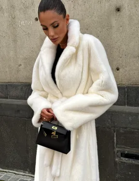 Длинная белая норковая шуба - фото 1