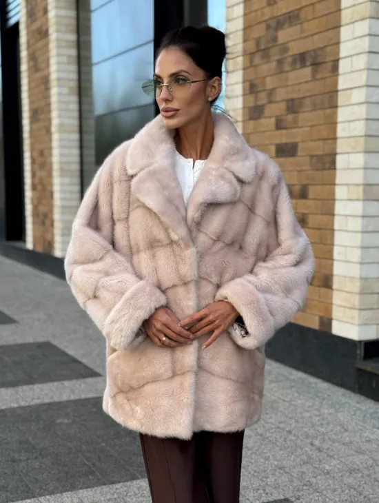 Шуба норковая пудрового цвета с английским воротником - фото 0