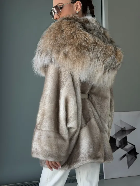 Шуба летучая мышь из норки Ivory с капюшоном из меха рыси - фото 6