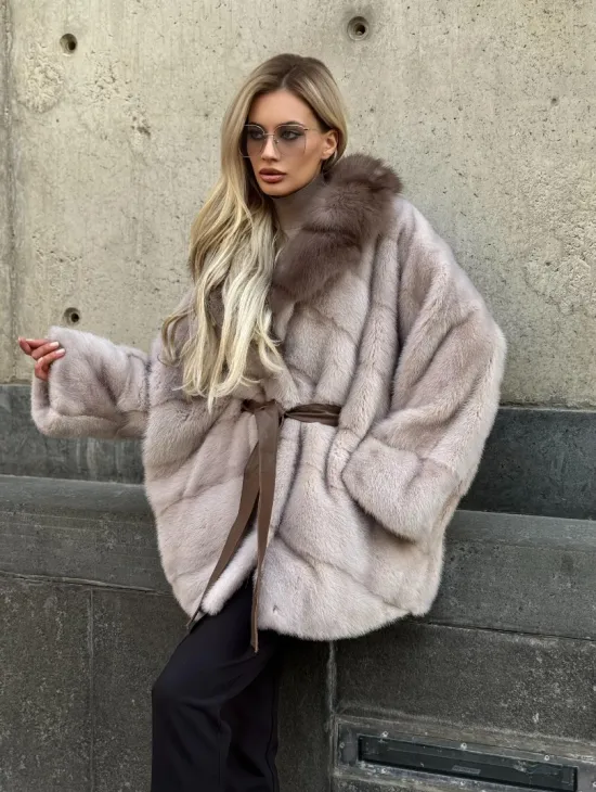 Шуба норковая летучая мышь с воротником куницы - фото 5