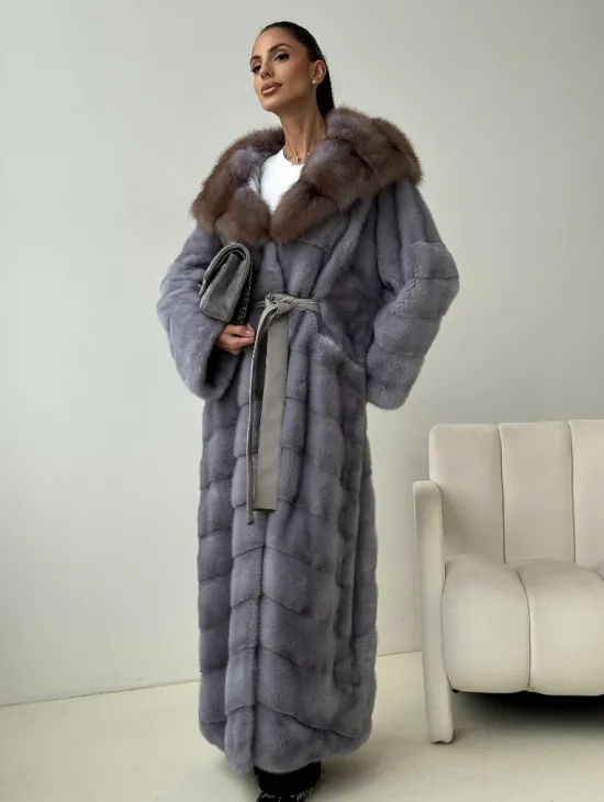 Голубая норковая шуба с капюшоном куницы - фото 5