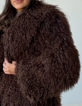Коричневая шуба из ламы - фото 1