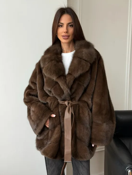 Коричневый полушубок с воротником куницы - летучая мышь - фото 10