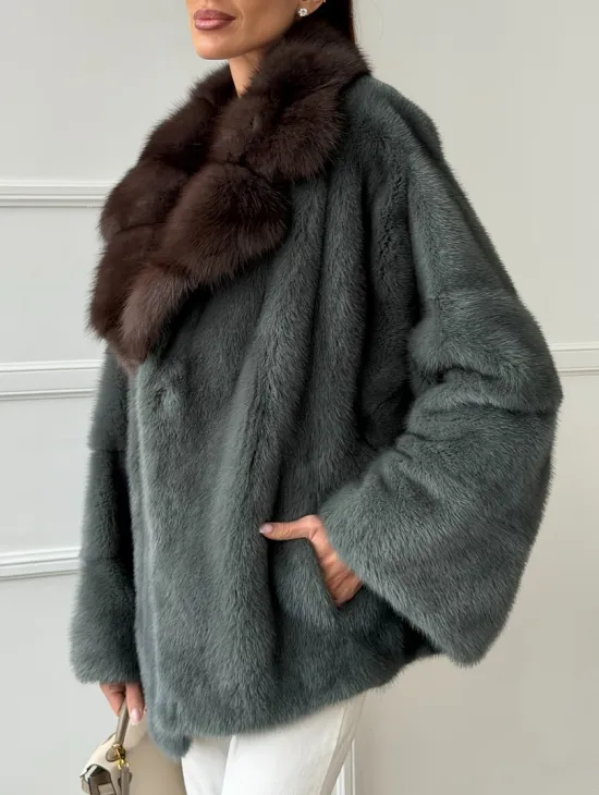 Красивая шуба из меха норки с воротником из куницы - фото 3