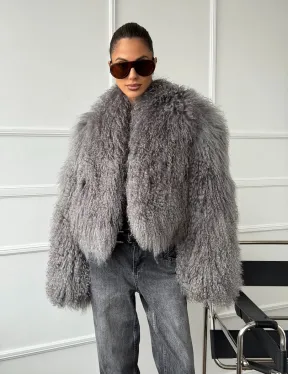Серая шубка из меха ламы - фото 9