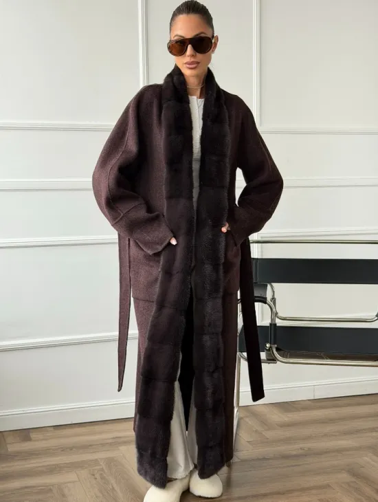 Длинное демисезонное пальто с мехом норки - фото 0