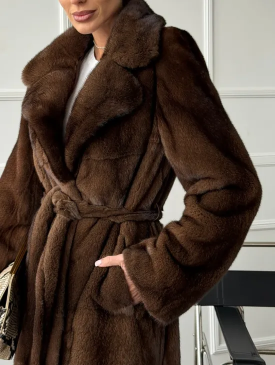 Норковая шуба средней длины со шлицами по бокам - фото 2