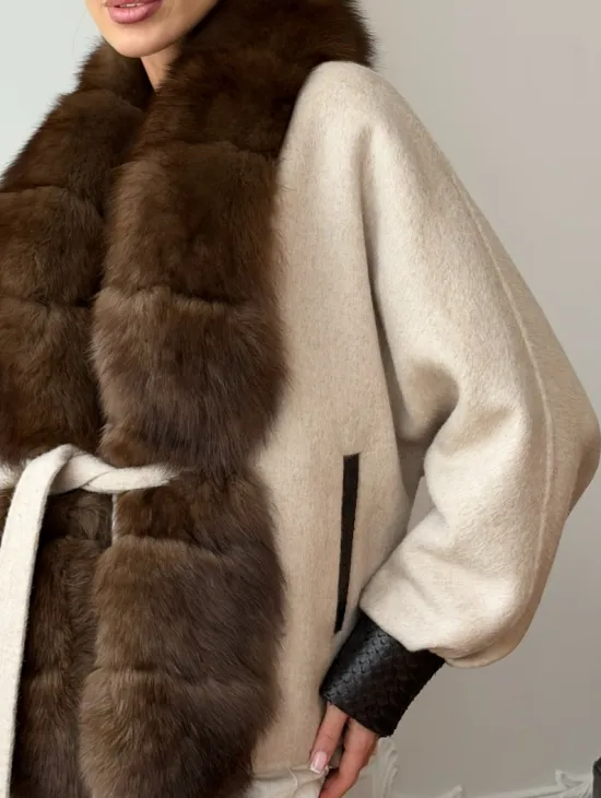 Женское шерстяное полупальто с мехом - фото 4