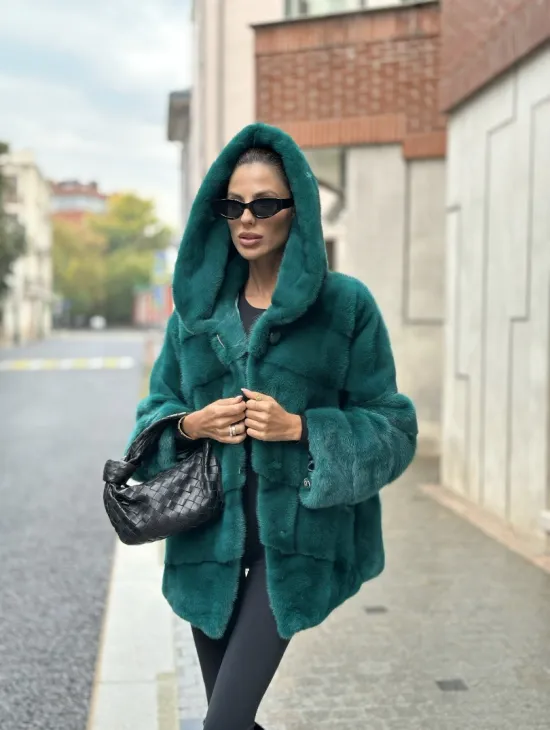 Короткая норковая шуба с капюшоном - цвет морской изумруд - фото 3