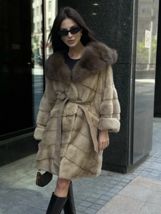 Шуба норковая с капюшоном куница - цвет пастель - фото 2