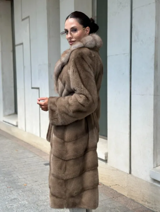 Шуба норковая с воротником из меха куницы в цвете пастель - фото 5